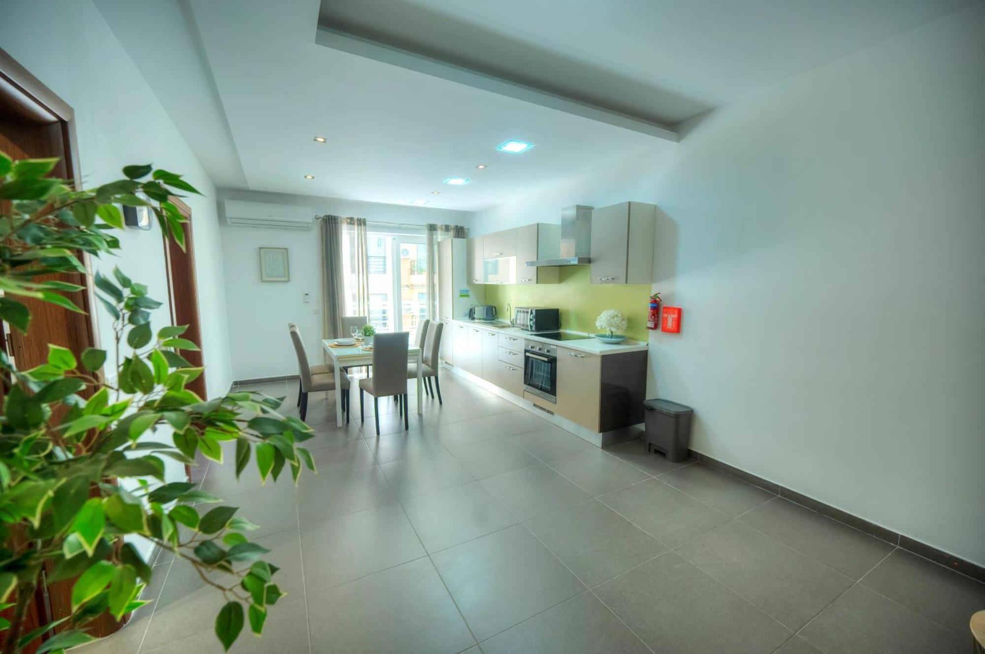 Bright & Large 2Bedrooms In Sliema Center Mpor1-1 Bagian luar foto
