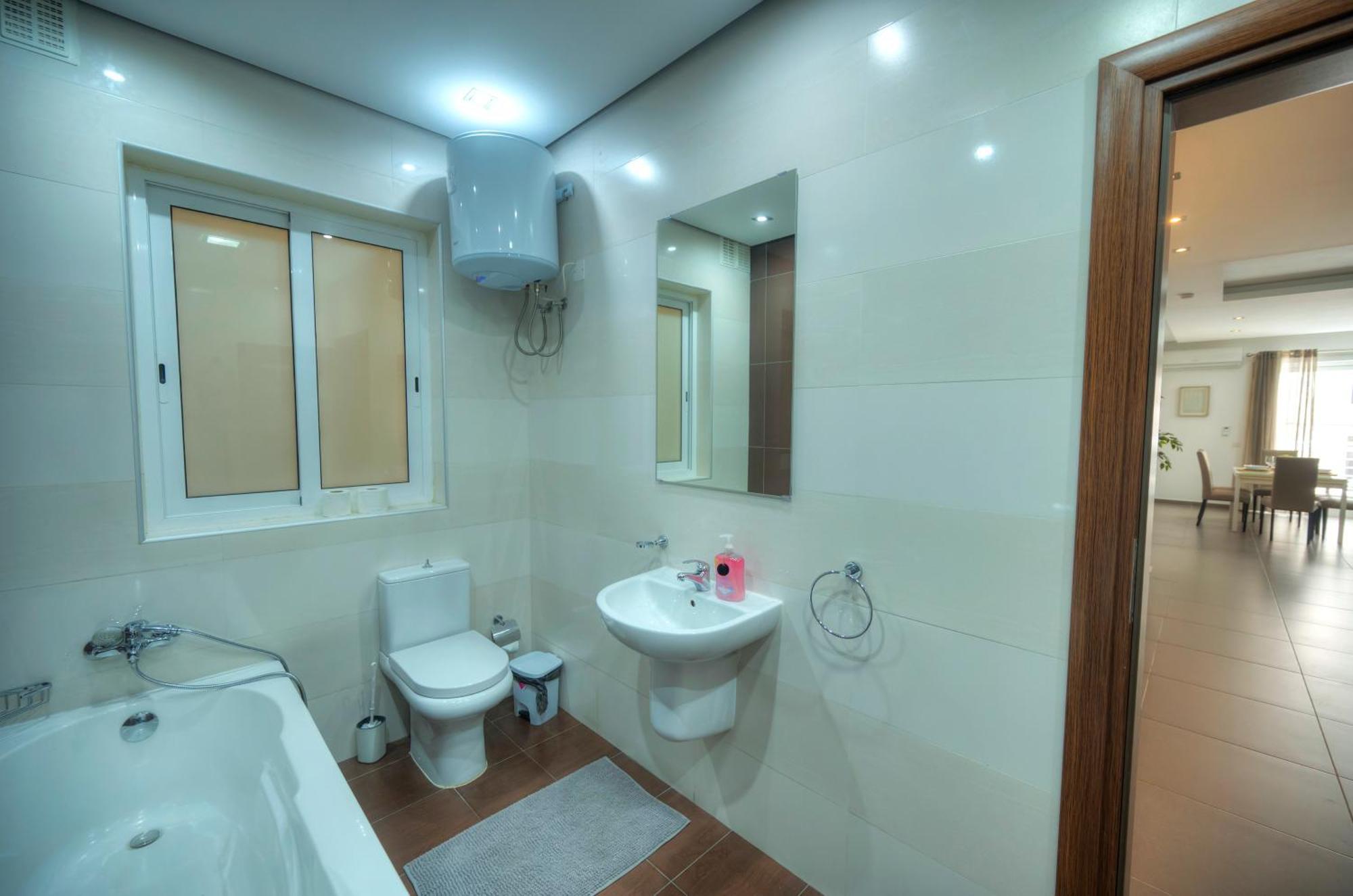 Bright & Large 2Bedrooms In Sliema Center Mpor1-1 Bagian luar foto