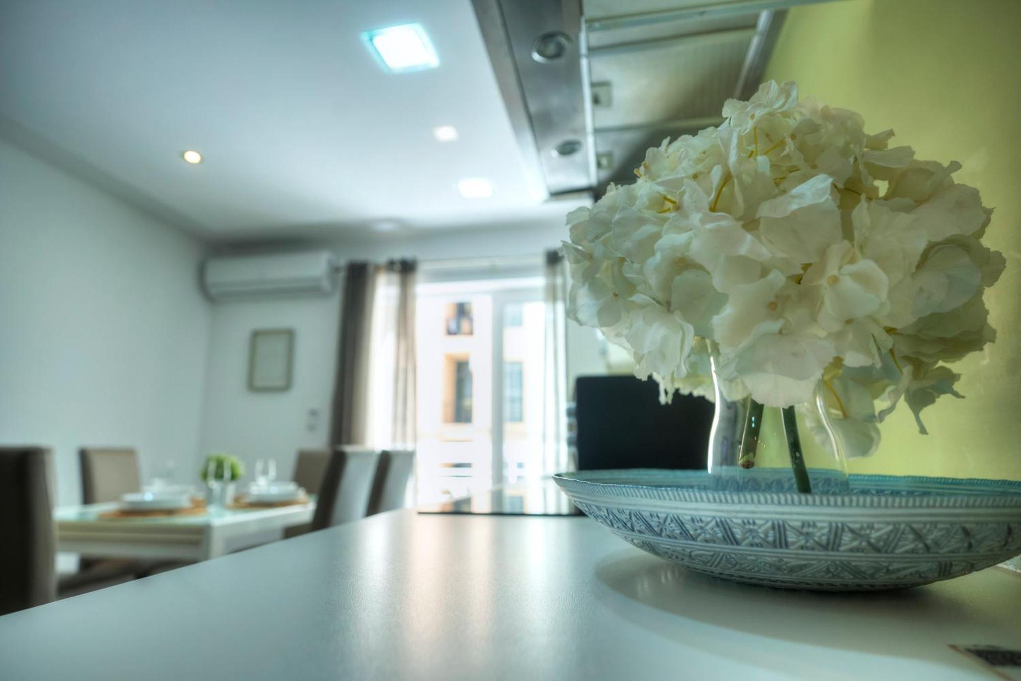 Bright & Large 2Bedrooms In Sliema Center Mpor1-1 Bagian luar foto